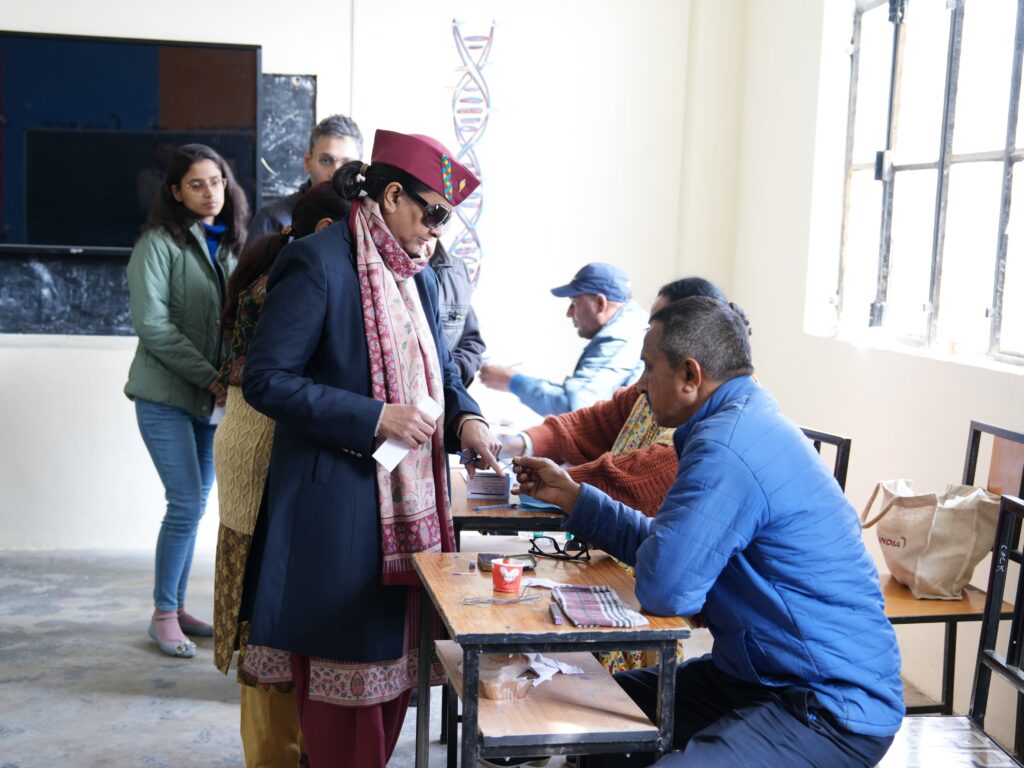 मुख्य सचिव ने जीआईसी किशनपुर में किया मतदान