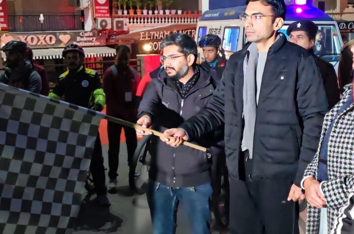 डीएम ने सड़क सुरक्षा एवं पर्यावरण रैली को झण्डी दिखाकर रवाना किया