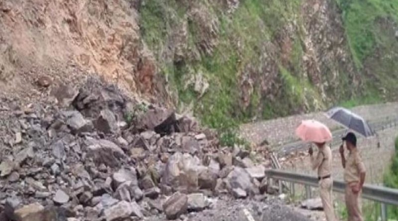 गंगोत्री-यमुनोत्री मार्ग पर भूस्खलन का खतरा, रात 9 से सुबह 5 बजे तक वाहनों की आवाजाही पर लगी रोक