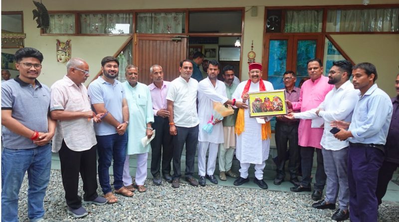 राजजात मानचित्र पर कुरुड़ व देवराला को अंकित करने को लेकर महाराज से मिला प्रतिनिधिमंडल