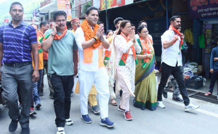 जिला पंचायत चुनाव प्रचार में उतरी कैबिनेट मंत्री रेखा आर्या