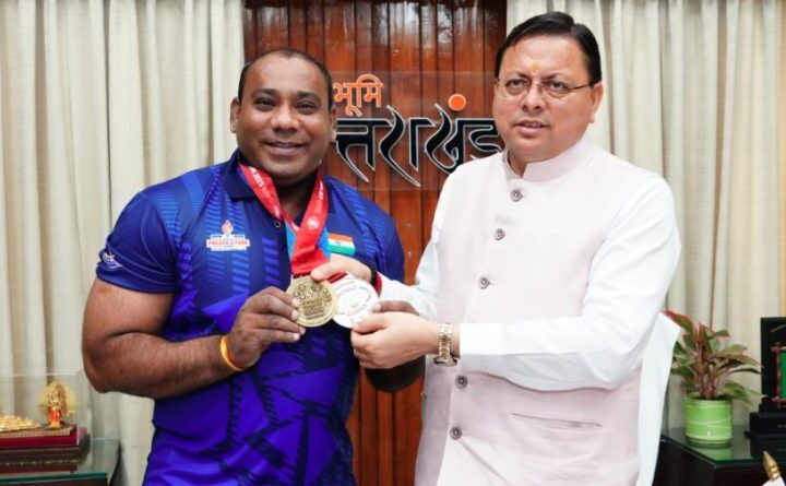 सीएम धामी से मिले वेटलिफ्टर मुकेश पाल 