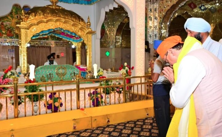 मुख्यमंत्री धामी ने नानकमत्ता साहिब में टेका मत्था
