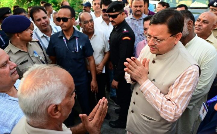 मुख्यमंत्री धामी ने खटीमा में जनता से मुलाकात कर सुनी उनकी समस्याएं