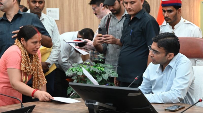 भूमि फर्जीवाड़ा पर डीएम सख्त, पीड़िता को दिलाया न्याय – दोषियों पर होगी क्रिमिनल कार्रवाई