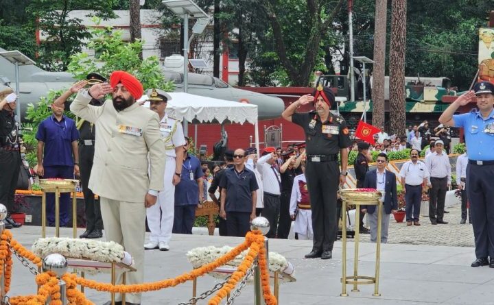 राज्यपाल गुरमीत सिंह ने वीर शहीदों को दी श्रद्धांजलि