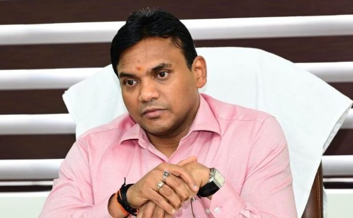 बागेश्वर अस्पताल प्रकरण : जांच समिति की रिपोर्ट पर भड़के स्वास्थ्य सचिव