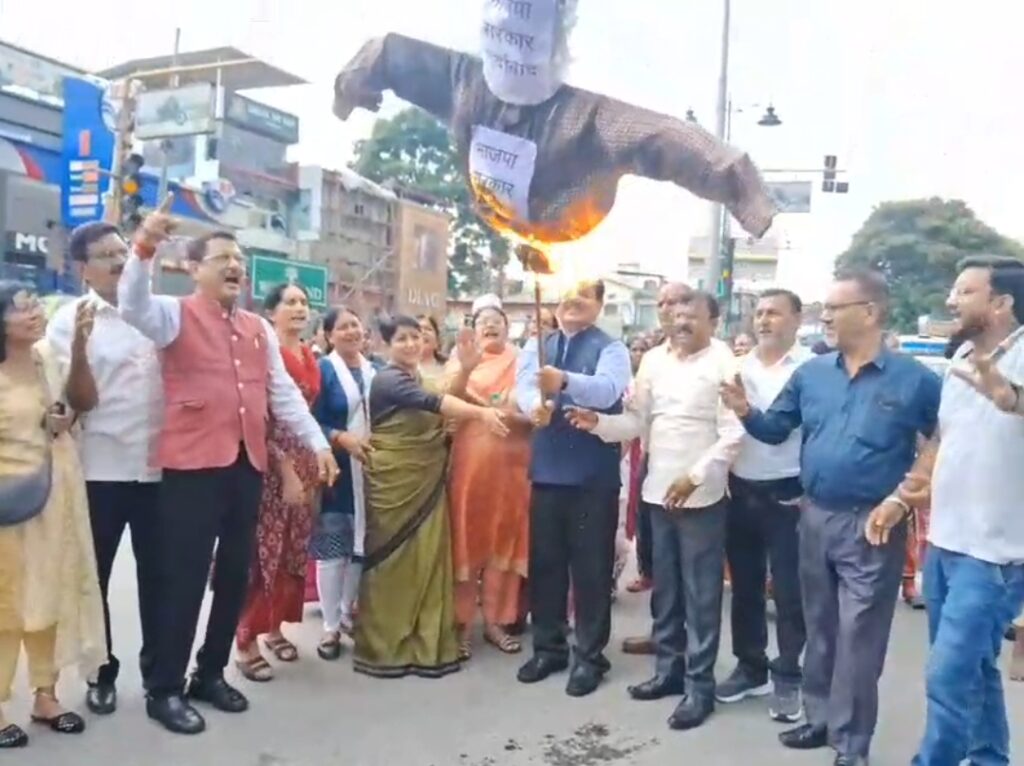 गैरसैंण विधान सभा सत्र के दौरान विपक्ष का हंगामा