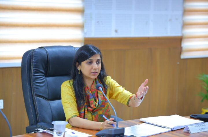 जाति, आय एवं स्थायी निवास प्रमाणपत्रों के मामले लंबित न रहें: जिलाधिकारी