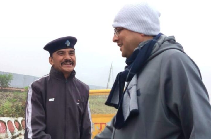 सीएम धामी ने भराड़ीसैंण में सुरक्षाकर्मियों से की मुलाकात