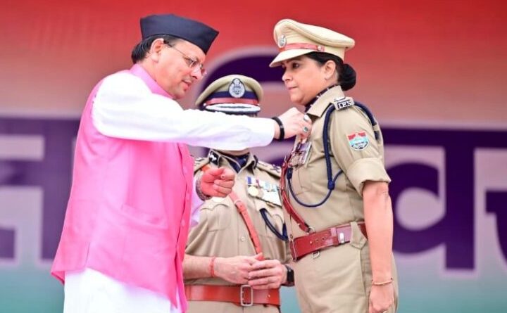 सीएम धामी ने 79वें स्वतंत्रता दिवस पर स्वतंत्रता संग्राम सेनानियों, पुलिसकर्मियों और खिलाड़ियों को किया सम्मानित