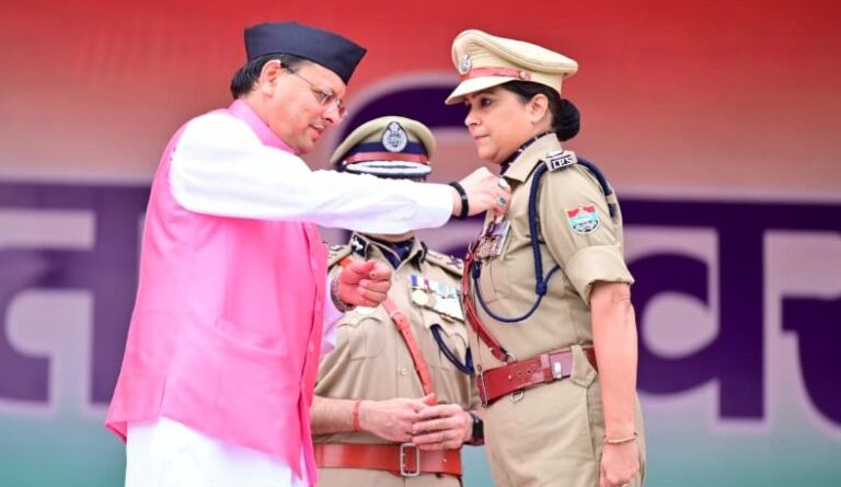 सीएम धामी ने 79वें स्वतंत्रता दिवस पर स्वतंत्रता संग्राम सेनानियों, पुलिसकर्मियों और खिलाड़ियों को किया सम्मानित