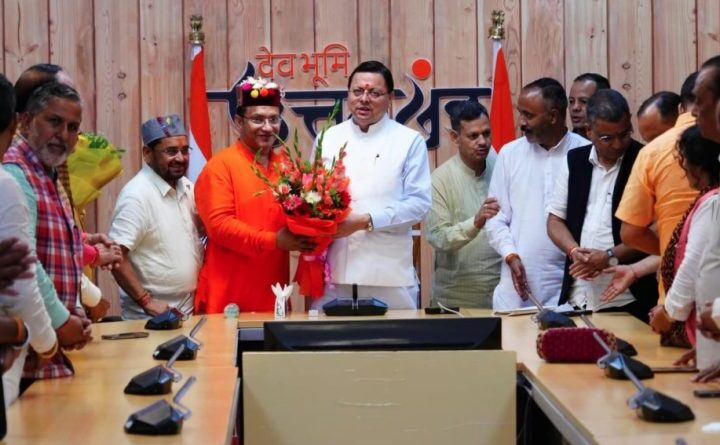 मुख्यमंत्री से मिले उत्तरकाशी के नवनिर्वाचित जिला पंचायत सदस्य