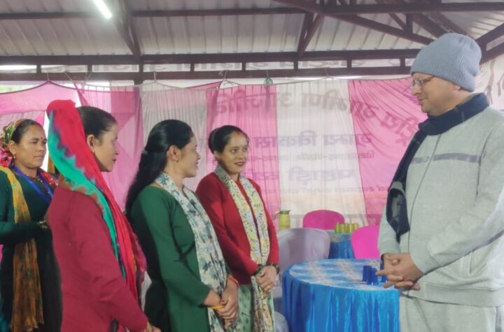 भराड़ीसैंण में सीएम धामी का प्रातः भ्रमण, महिलाओं और सफाई कर्मियों से किया संवाद