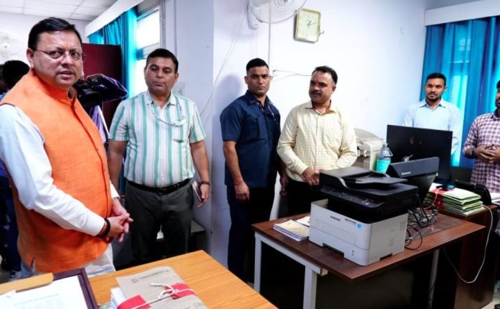 मुख्यमंत्री ने किया विधानसभा स्थित विभिन्न कार्यालयों का निरीक्षण मुख्यमंत्री ने किया विधानसभा स्थित विभिन्न कार्यालयों का निरीक्षण