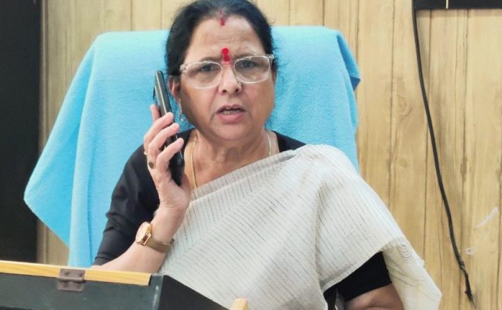 बिजली के पोल से केबल डालने को लेकर हुआ विवाद, महिला आयोग ने दिए जांच के आदेश