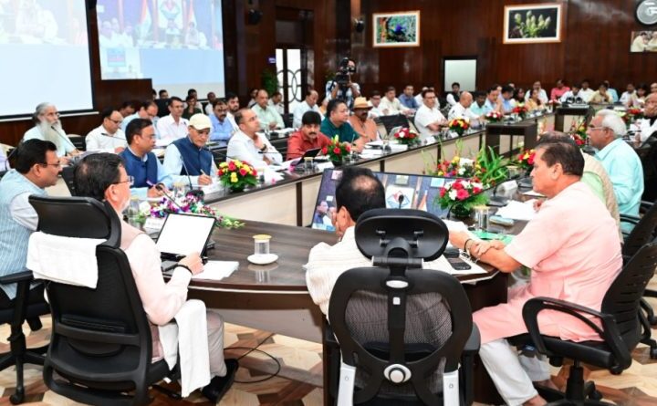 मुख्यमंत्री धामी ने दिए निर्देश: विकास कार्यों में लाएं तेजी, जन समस्याओं का करें त्वरित समाधान