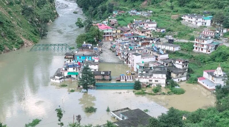 यमुना नदी का जलस्तर फिर बढ़ा, होटलों और घरों के निचले हिस्से पानी में डूबे