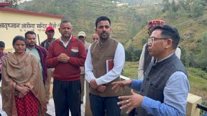 मा. मुख्यमंत्री के निर्देशों पर जिला प्रशासन ने आपदा प्रभावितों के साथ सैंजी में मनायी दीवाली मा. मुख्यमंत्री के निर्देशों पर जिला प्रशासन ने आपदा प्रभावितों के साथ सैंजी में मनायी दीवाली