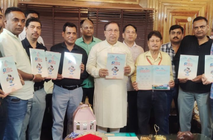 राज्यसभा सांसद नरेश बंसल ने किया पीआरएसआई राष्ट्रीय सम्मेलन-2025 के ब्रोशर का विमोचन राज्यसभा सांसद नरेश बंसल ने किया पीआरएसआई राष्ट्रीय सम्मेलन-2025 के ब्रोशर का विमोचन