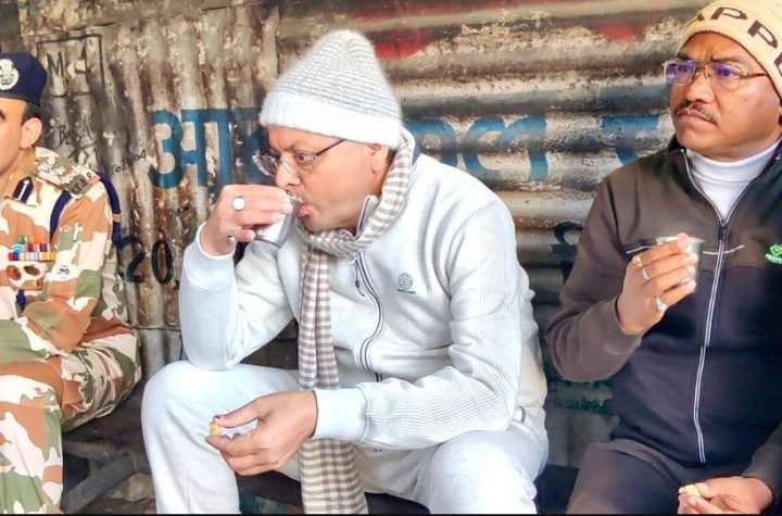 मुख्यमंत्री धामी ने मुनस्यारी में आईटीबीपी जवानों और स्थानीय लोगों के साथ साझा किए चाय के पल