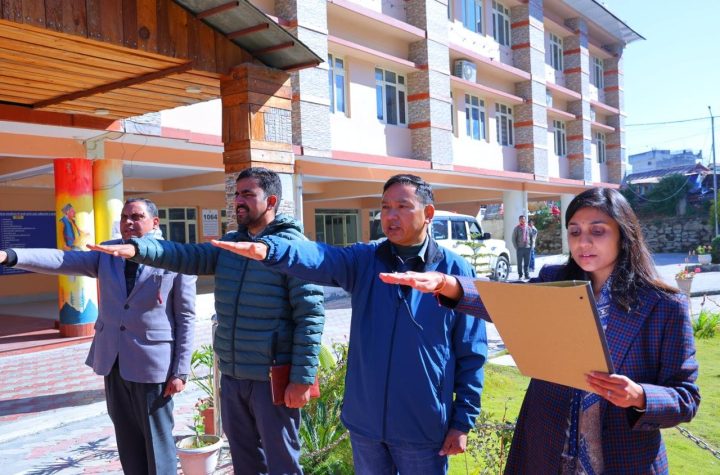 संविधान दिवस पर कलेक्ट्रेट व विद्यालयों में कार्यक्रम आयोजित, दिलायी गयी संविधान की शपथ