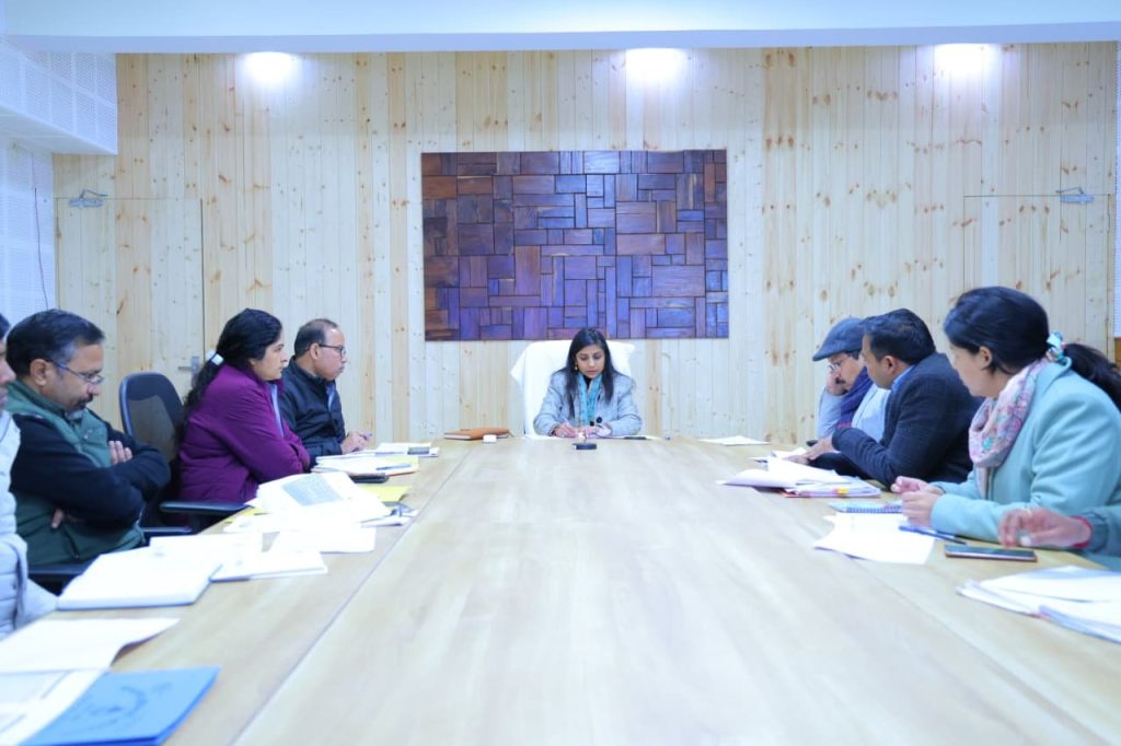 जल जीवन मिशन कार्य समय से पूरा करें, लापरवाही पर होगी कार्रवाई-डीएम