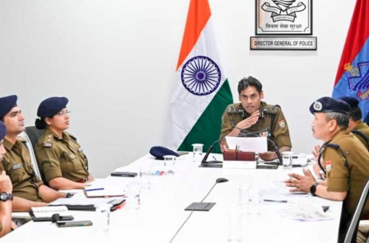 एडीजी कानून व्यवस्था ने गढ़वाल और कुमाऊं रेंज के वरिष्ठ पुलिस अधिकारियों के साथ की समीक्षा बैठक