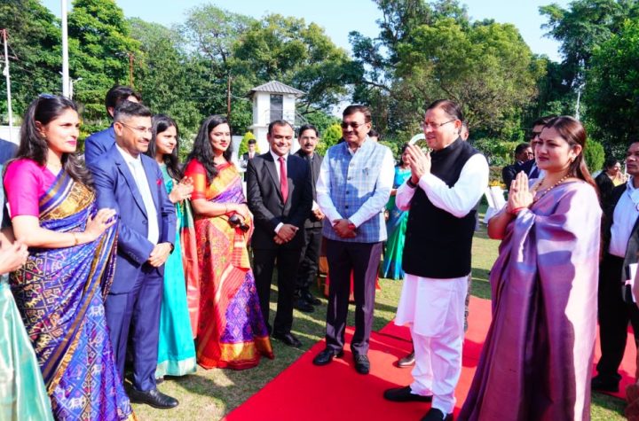 मुख्यमंत्री आवास में IAS अधिकारियों की अनौपचारिक बैठक, सीएम धामी बोले— “ये दशक उत्तराखंड का दशक”