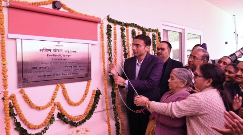 डीएम ने किया पेंशन जागरूकता एवं निःशुल्क चिकित्सा शिविर का उद्घाटन