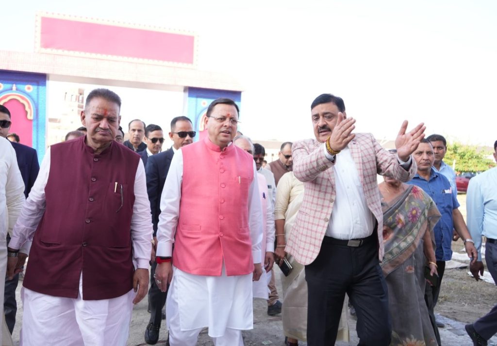 मुख्यमंत्री धामी ने एफ आर आई पहुंचकर राज्य के रजत उत्सव आयोजन की तैयारियों का लिया जायजा