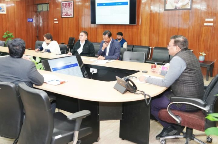 पीएमश्री स्कूलों में कम्प्यूटर लैब एवं पुस्तकालयों के स्थापना में तेजी लायी जाए- मुख्य सचिव