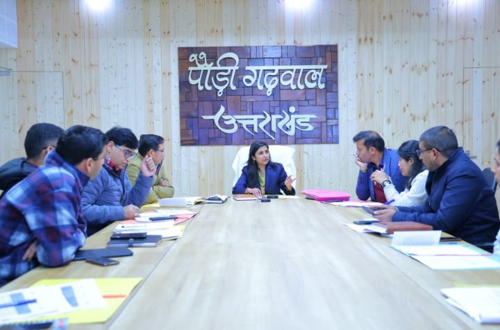 वन भूमि हस्तांतरण मामलों में तेजी लाएं विभाग : जिलाधिकारी