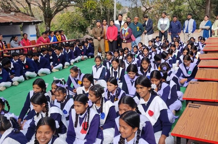 बढ़खेत पैनो में आयोजित हुआ ‘अफसर बिटिया’ कार्यक्रम