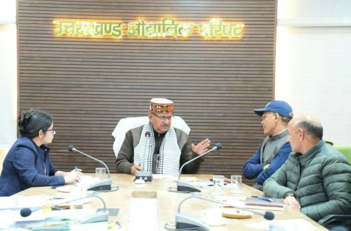 देहरादून में कृषि-उद्यान अधिकारियों की बैठक, गणेश जोशी ने पॉलीहाउस योजना की समीक्षा की