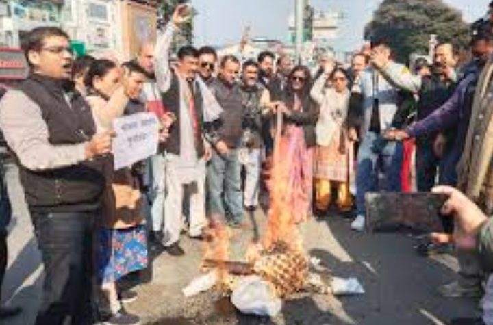 अंकिता भंडारी हत्याकांड पर कांग्रेस का जोरदार प्रदर्शन, देहरादून में निकाला कैंडल मार्च