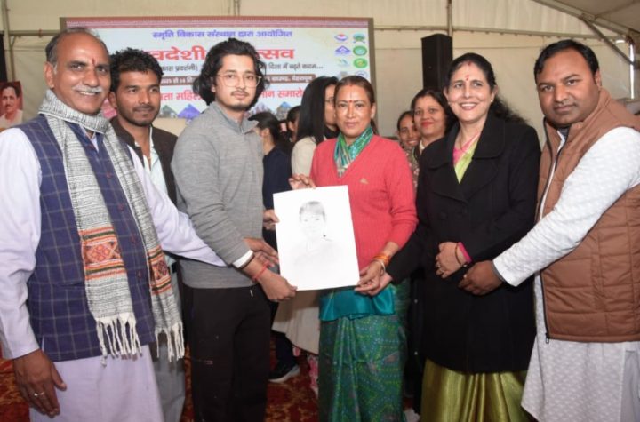 स्वदेशी उद्यमिता का आधार है महिलाएं- रेखा आर्या