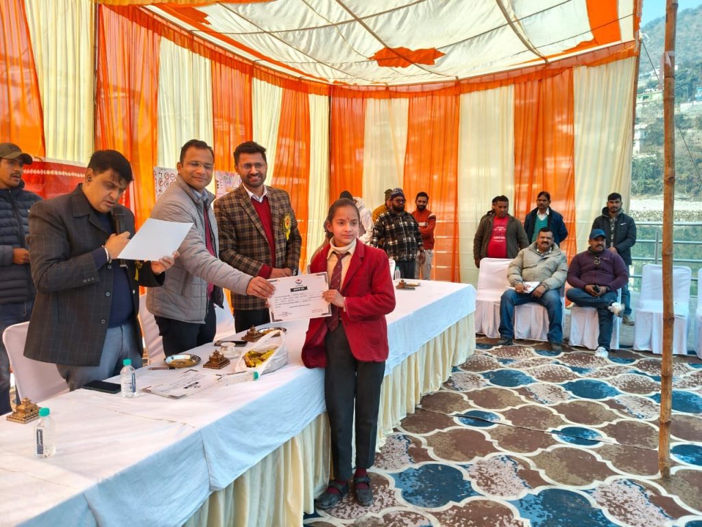 श्रीनगर में सड़क सुरक्षा माह का शुभारंभ, कार्यशाला के माध्यम से दिया जागरुकता का संदेश