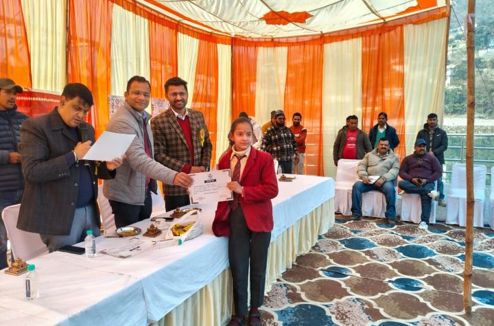 श्रीनगर में सड़क सुरक्षा माह का शुभारंभ, कार्यशाला के माध्यम से दिया जागरुकता का संदेश