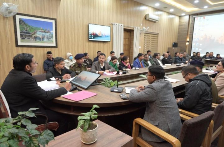 गणतंत्र दिवस की तैयारियों की समीक्षा बैठक, डीएम सविन बंसल ने दिए सख्त निर्देश